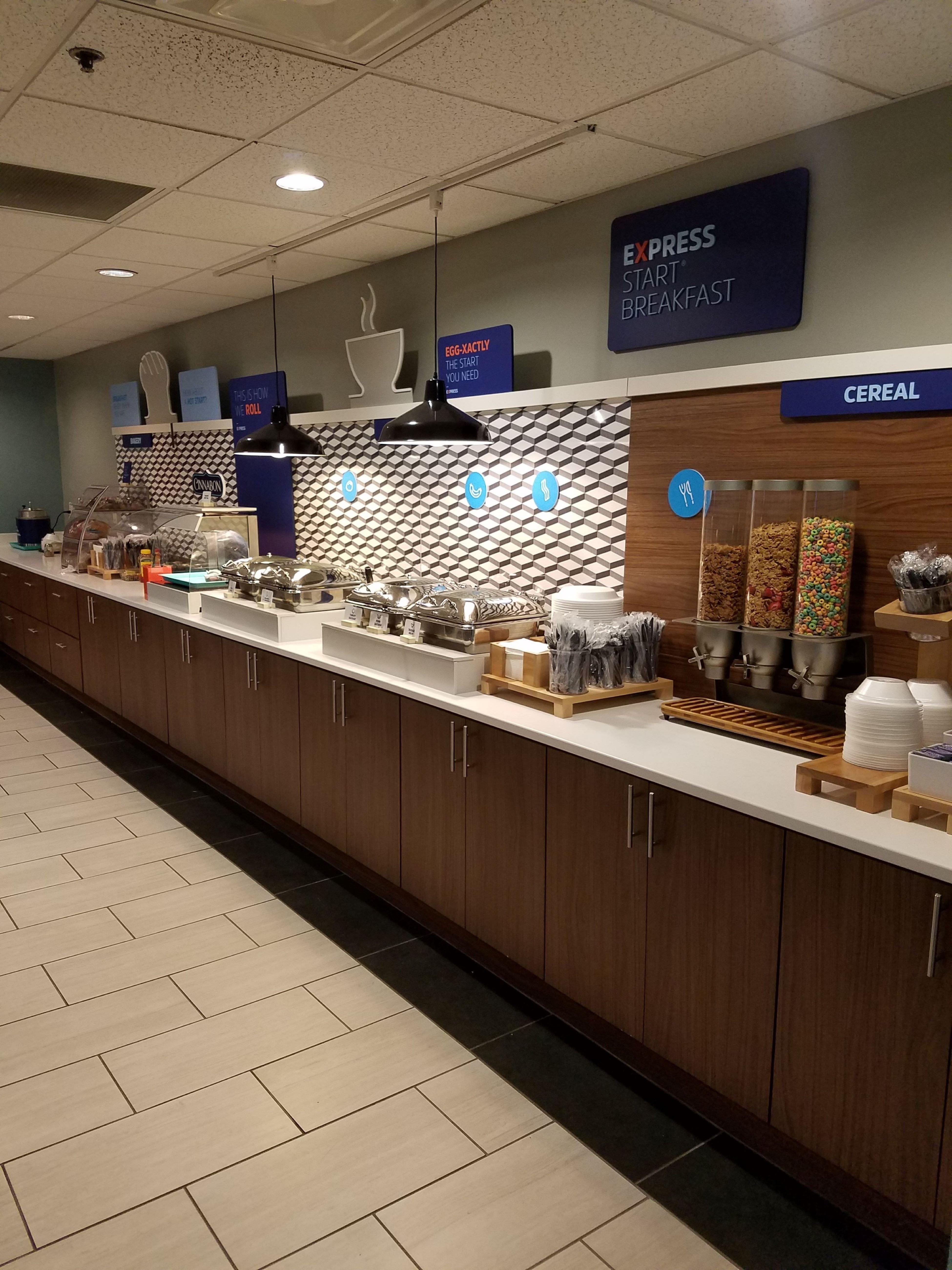 Holiday Inn Express Hotel & Suites Kingsport-Meadowview I-26 By Ihg Екстериор снимка
